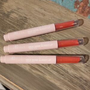 4/$22!Neutrogena High Shine Glossy Lip in Peachy Keen